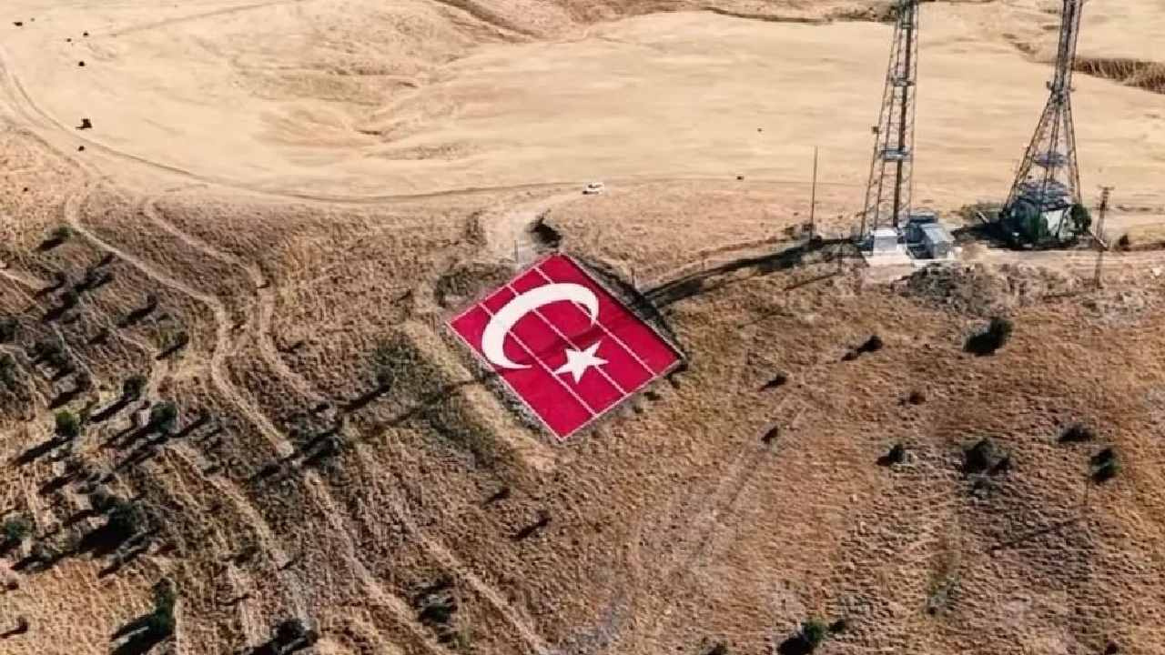 Dev Türk bayrağı bir günde boyandı: Artık uydudan gözüküyor