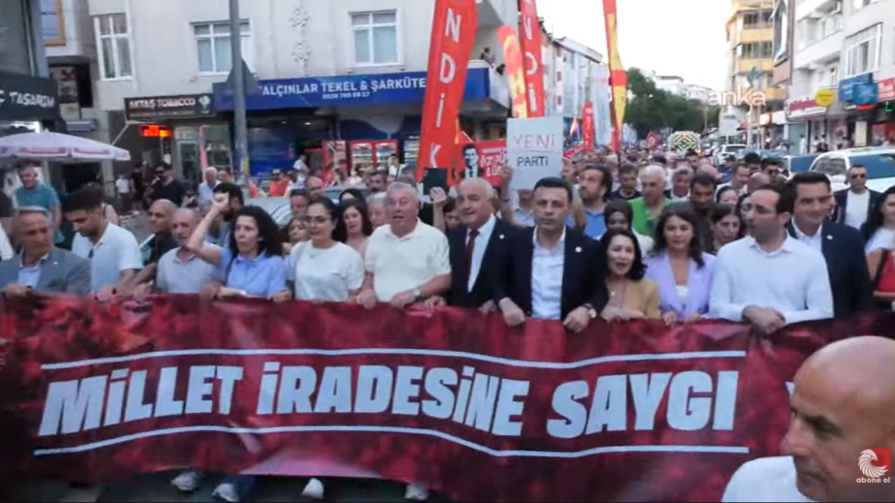 AKP’ye geçen Orhan Çerkez’e Çekmeköy halkından büyük tepki: ‘Hain Orhan’ sloganları yükseldi